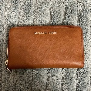 Michael kors wallet!!